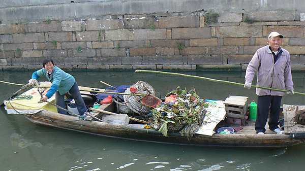 Cleaning the canal every day, every hour
