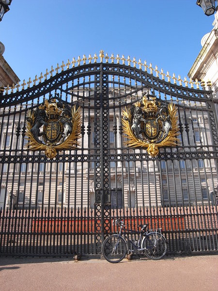biggest gate to the biggest house