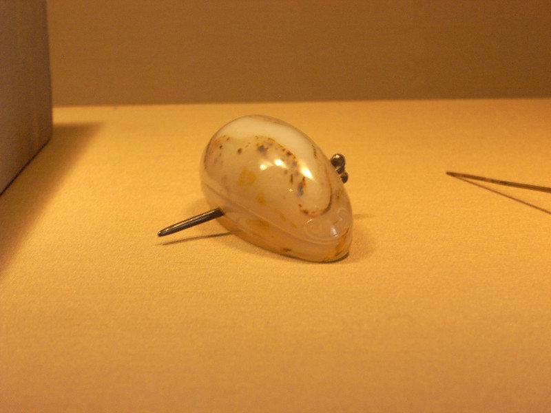 Agate hair clip from the same tomb