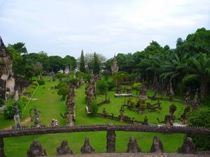 Overzicht Boeddha park in Vientiane