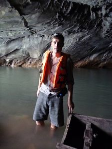 Roel in de Kong Lo Cave