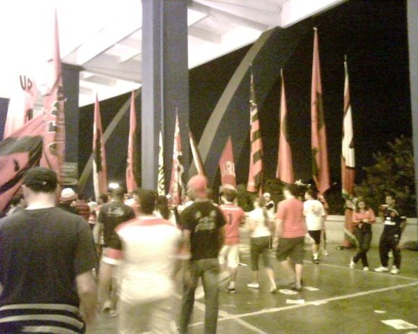 Following Flamengo's flag carriers