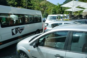 East tour: Ribeiro Frio traffic chaos.