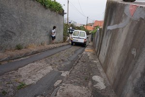 Levada do Norte: the levada crosses a street 