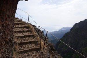 Pico Airieiro to Pico Ruivo: stairs, stairs, abysses and more stairs.