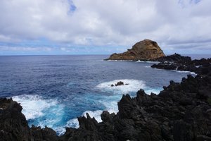 West tour: the more natural pools of Porto Moniz on the right hand side.