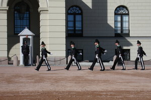 Guard exchange in front of the palace