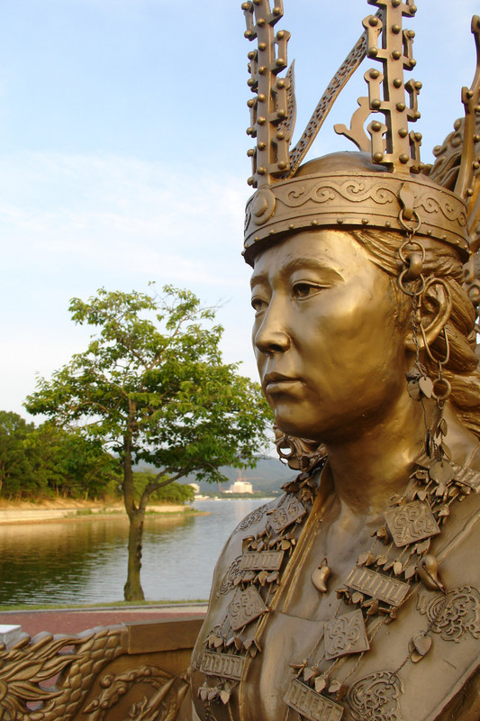 Golden lady in the Bomun lake area