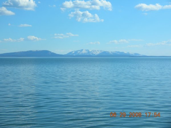 Yellowstonew Lake