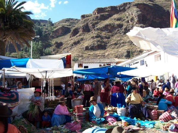 Pisaq market