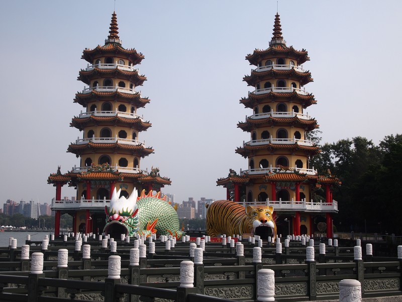 Dragon and tiger temples