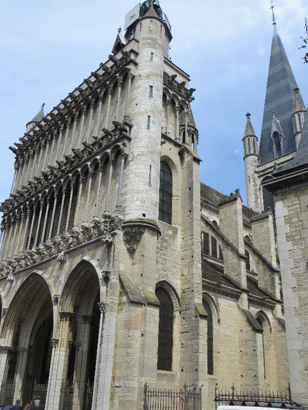 Dijonin kirkko