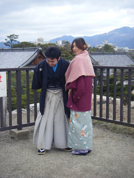 A young Japanese couple in traditional clothes