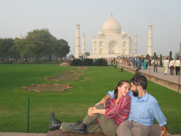 Una pareja India se estaba haciendo un estudio en este mismo lugar y esta misma pose.. no lo pudimos evitar