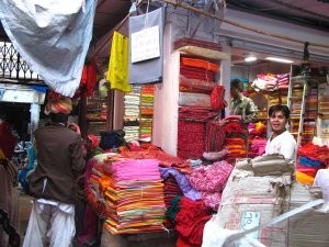 Mas Jhodpur y su mercado. Aca saris para todo tipo de gusto y bolsillo