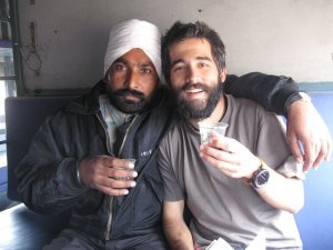 Un amigo Sikh que nos hicimos en el tren hacia Jaisalmer. Adorado. A las 9 am nos saco botella de ron y al final nos dio parte del fiambre que la mujer le habia mandado, la media botella que quedo y una de las personas mas lindas que conocimos en el viaje