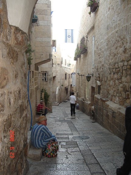 One of those curvaceous alleys