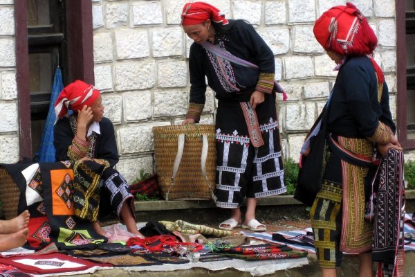 Tribewomen Selling in Sapa