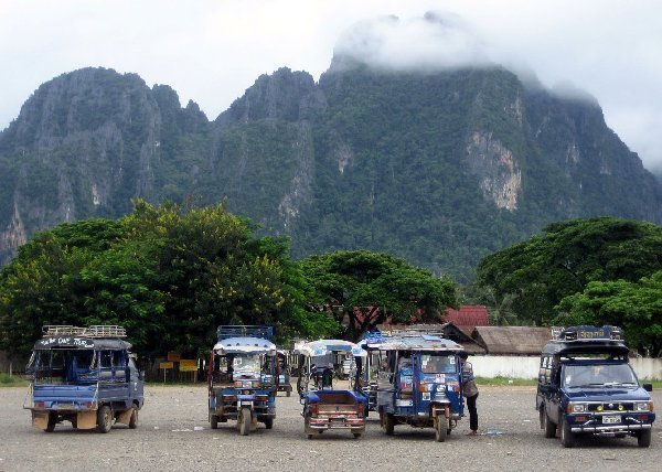 First Glimpse of Vang Vieng!!