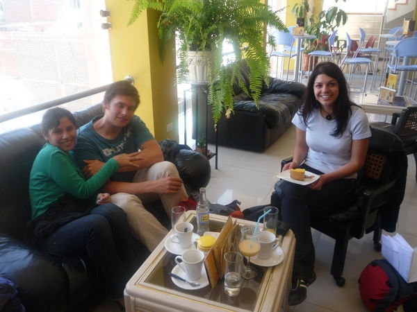 Im Cafe Zeit in Tacna