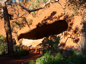 "Höhle" im Uluru
