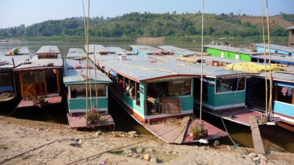 Slowboats lined up at Huay Xai dock