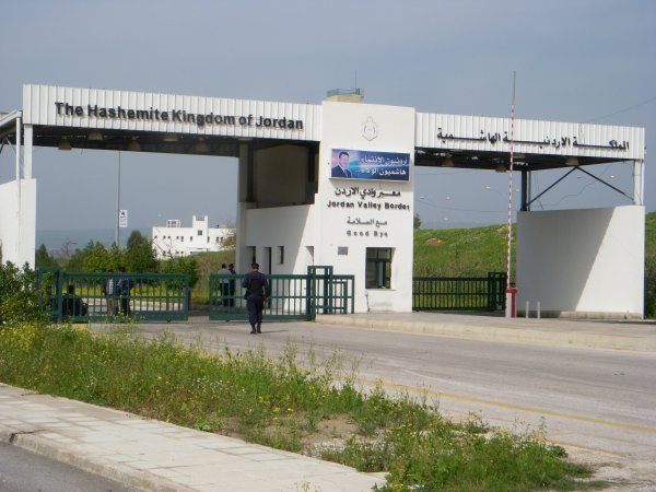 border crossing into israel