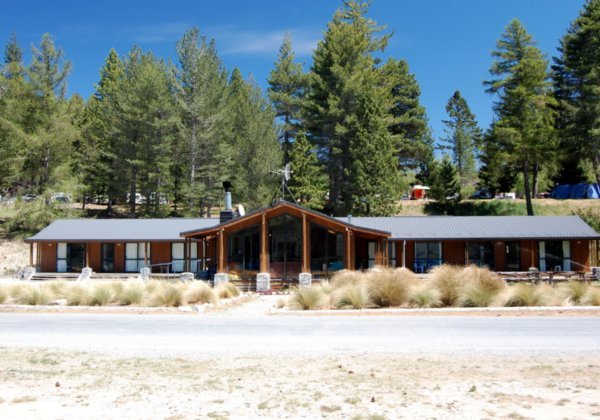 Lakefront Backpacker Lodge