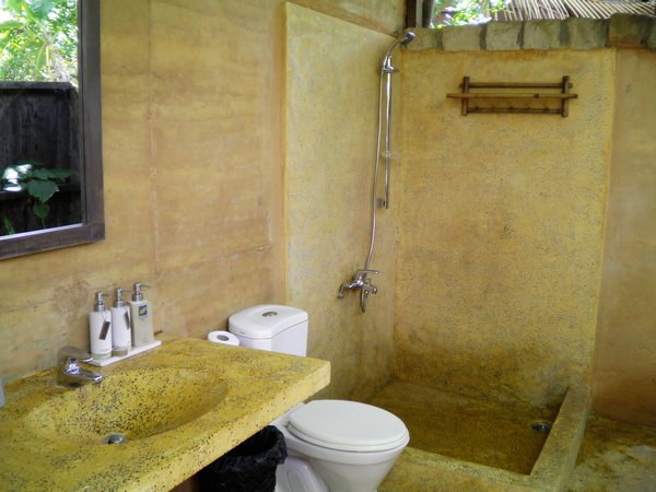 outdoor bathroom Mango Bay