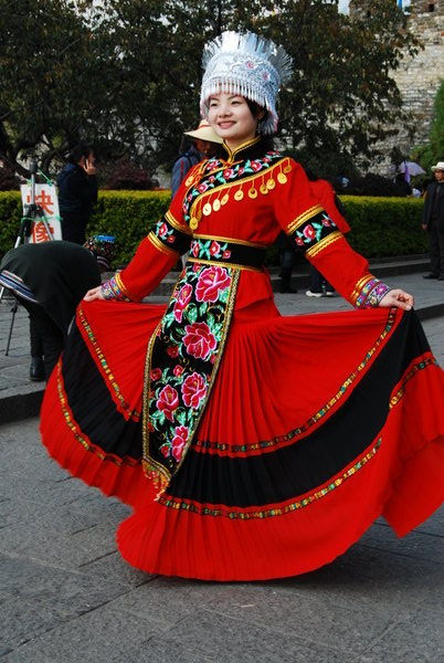Traditional Dress, Dali