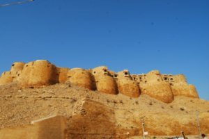 Giant Sandcastles (fort)