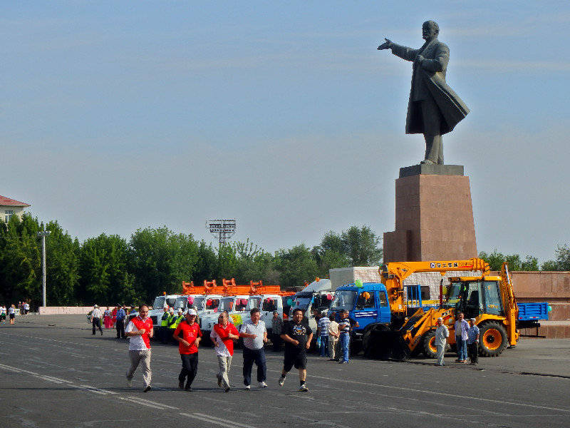 Lenin overseeing the runners