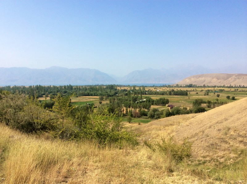 The fields between Toktogul and the Reservoir