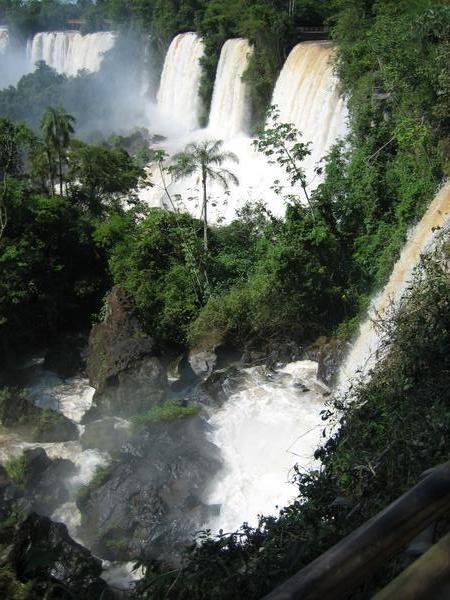Part of falls on Argentine side