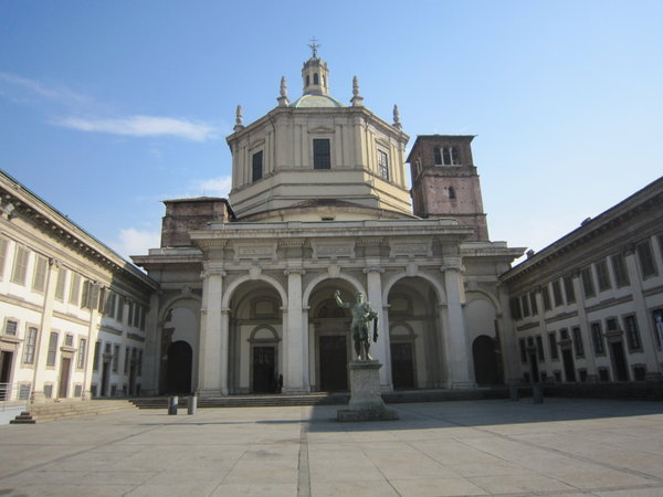 Front View San Lorenzo Maggiore | Photo