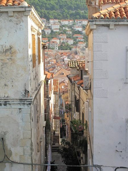 One of the narrow lanes in Dubrovnik