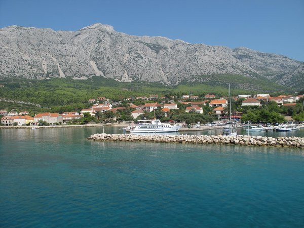 Nearby Mountains behind harbour in Oberic