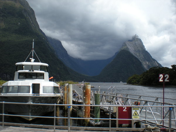 Milford Soundin lautta (yksi monista)