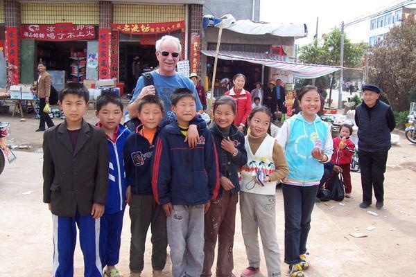 Jerry and children in small town near Guangshui.