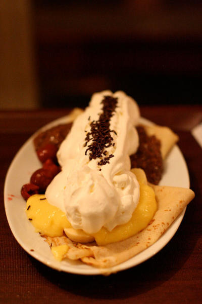 Palacsinta with Vanilla and Chocolate Pudding