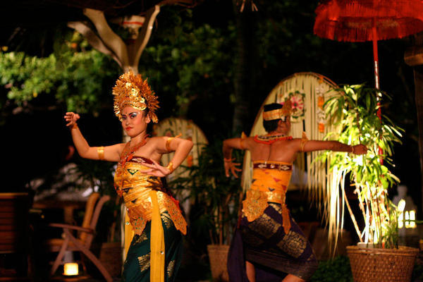 Indonesian Dancers