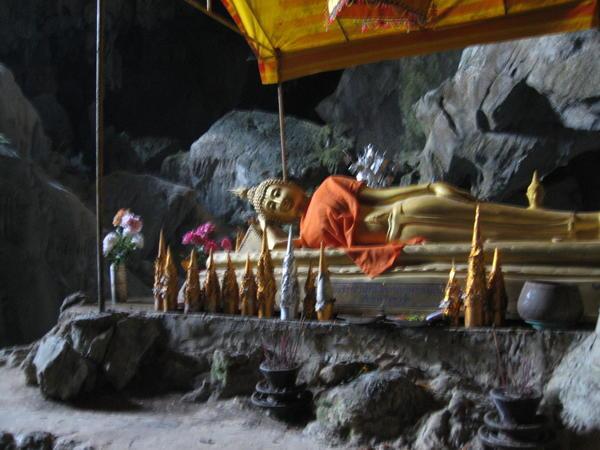 Reclining Buddha in the caveeee