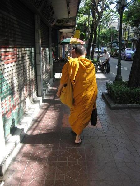 monk stalking in bangkok - a new extreme sport..