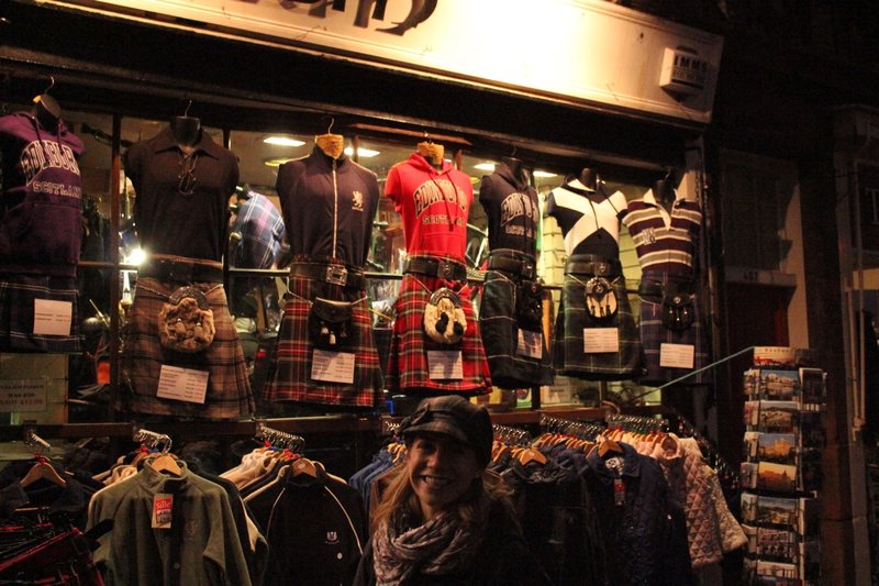 Elysia is thinking about getting a kilt on the Royal Mile