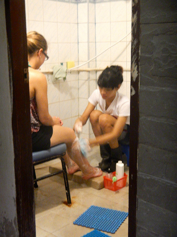 Elysia getting her feet scrubbed