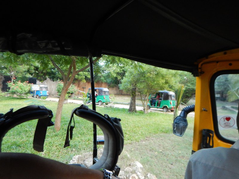 A long chain of tuk-tuks- don't get in our way!