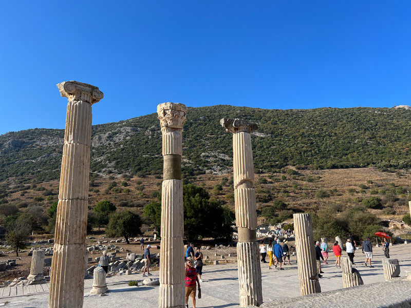 Columns along Domitian Street