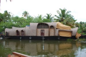Houseboats in Alopey