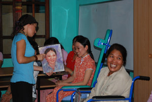 Hanh receives her portrait