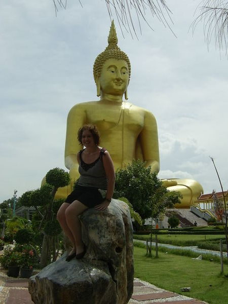 Big gold buddha